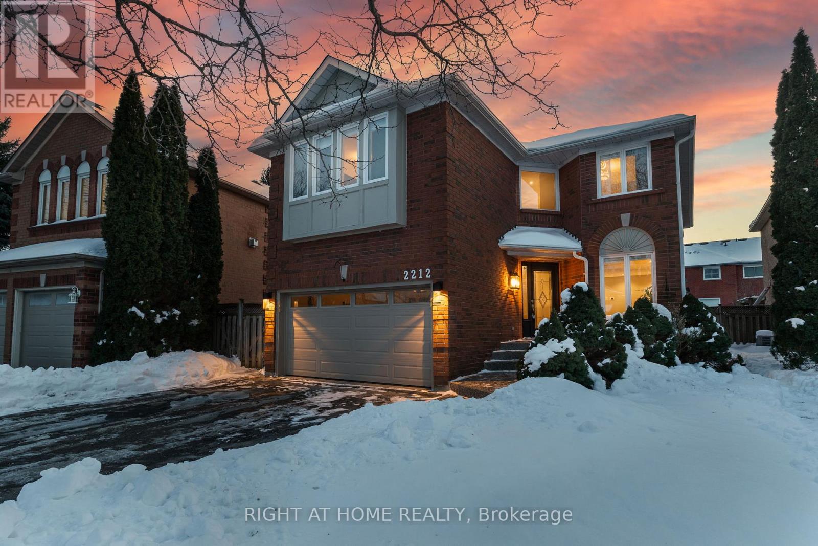 2212 Vista Oak Drive, Oakville, Ontario  L6M 3L7 - Photo 1 - W12768538