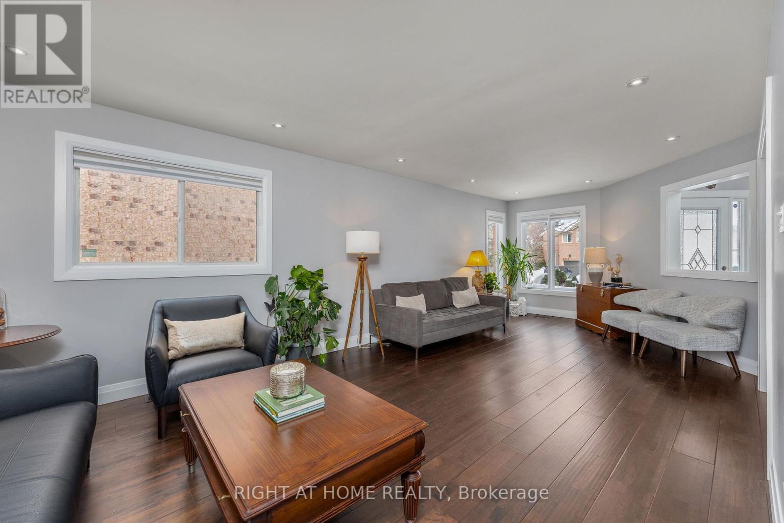 2212 Vista Oak Drive, Oakville, Ontario  L6M 3L7 - Photo 10 - W12768538