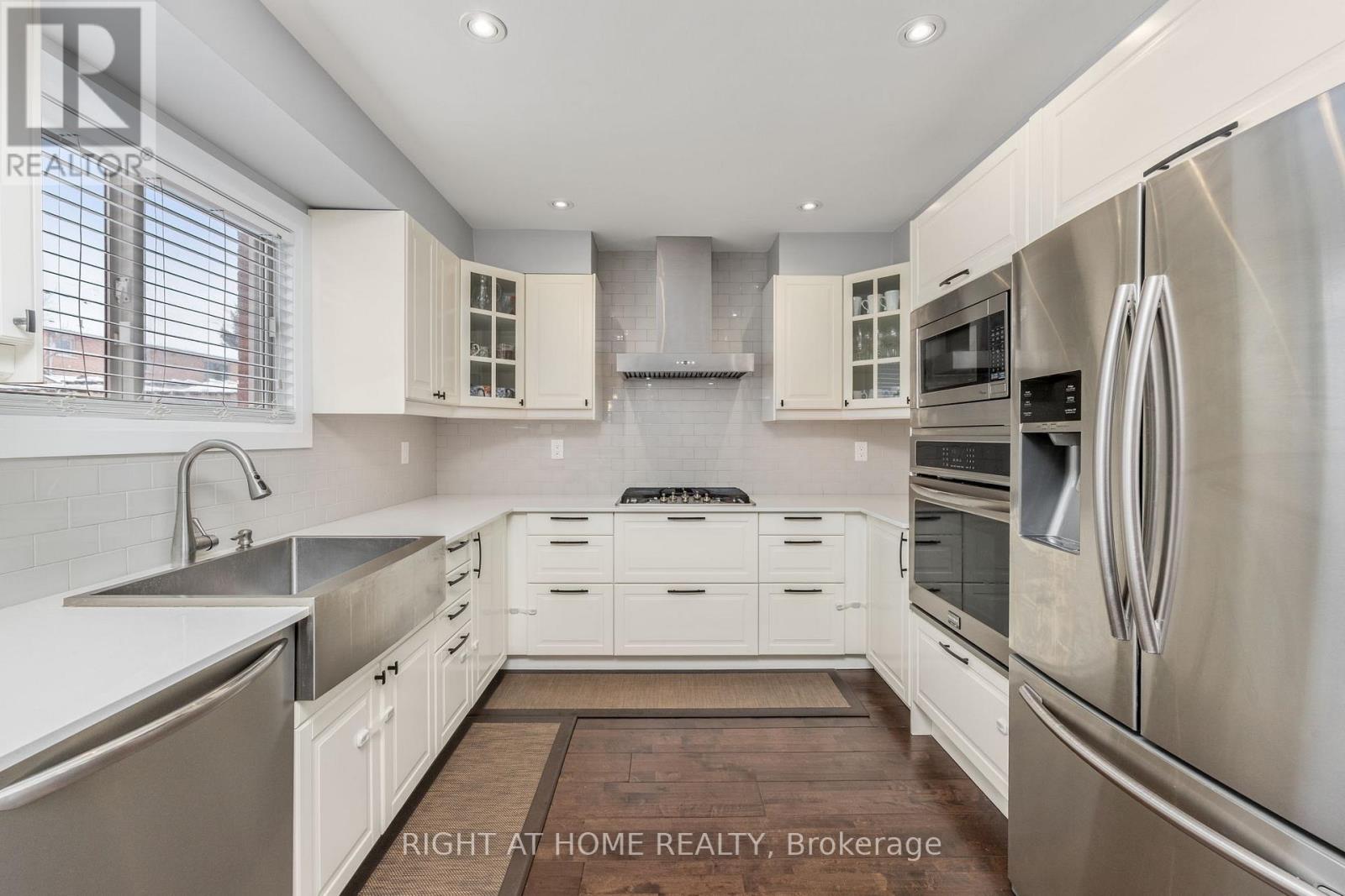 2212 Vista Oak Drive, Oakville, Ontario  L6M 3L7 - Photo 12 - W12768538