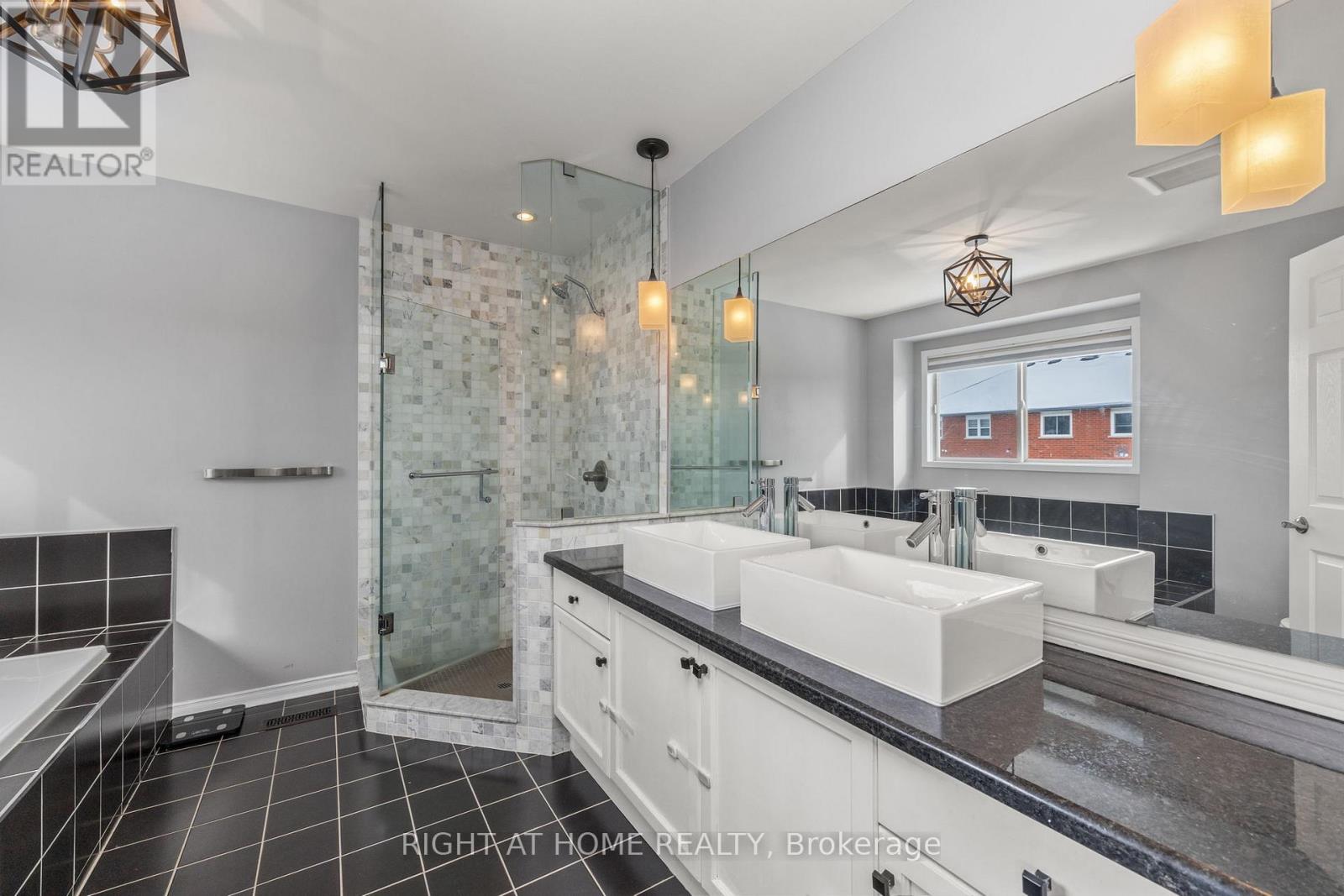 2212 Vista Oak Drive, Oakville, Ontario  L6M 3L7 - Photo 31 - W12768538