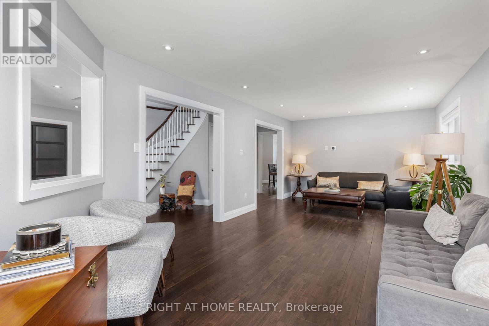 2212 Vista Oak Drive, Oakville, Ontario  L6M 3L7 - Photo 9 - W12768538