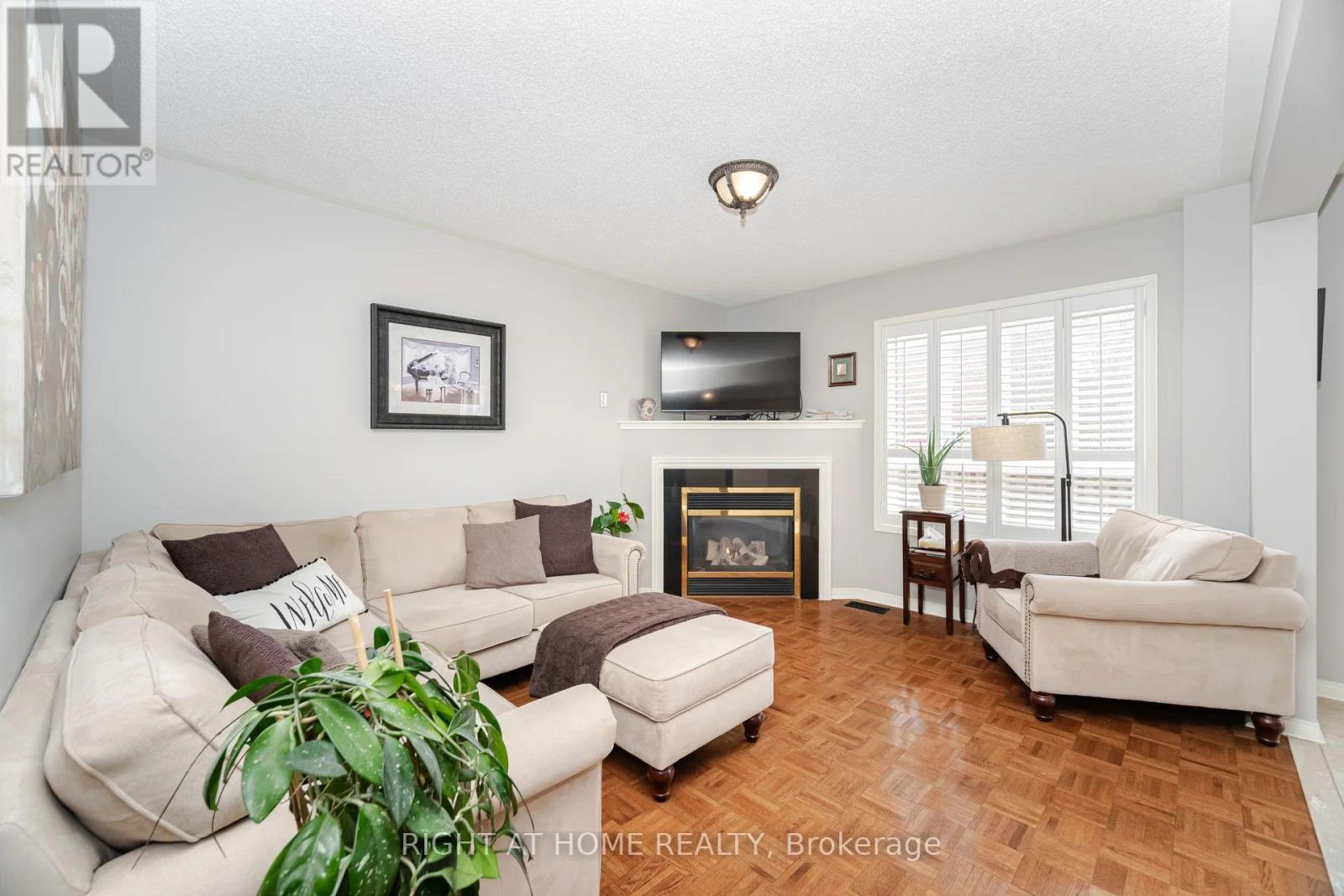 910 Oaktree Crescent, Newmarket, Ontario  L3X 2Z1 - Photo 6 - N12768604