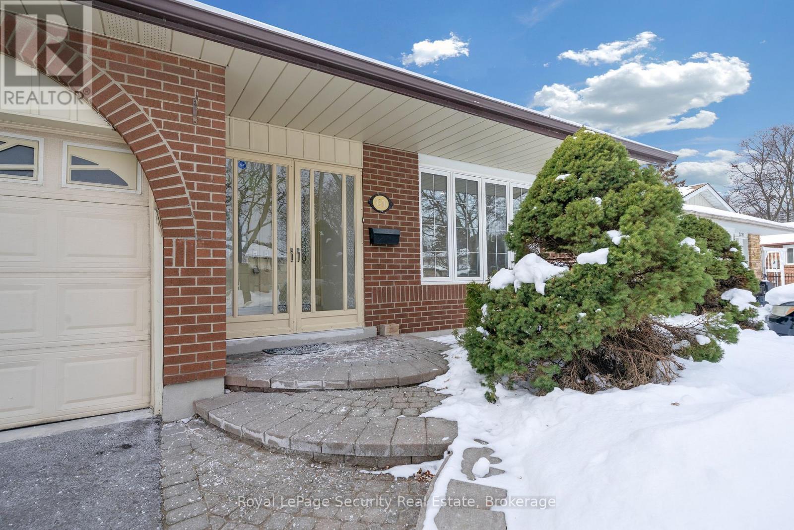 3370 Rhonda Valley, Mississauga, Ontario  L5A 3E9 - Photo 2 - W12768576