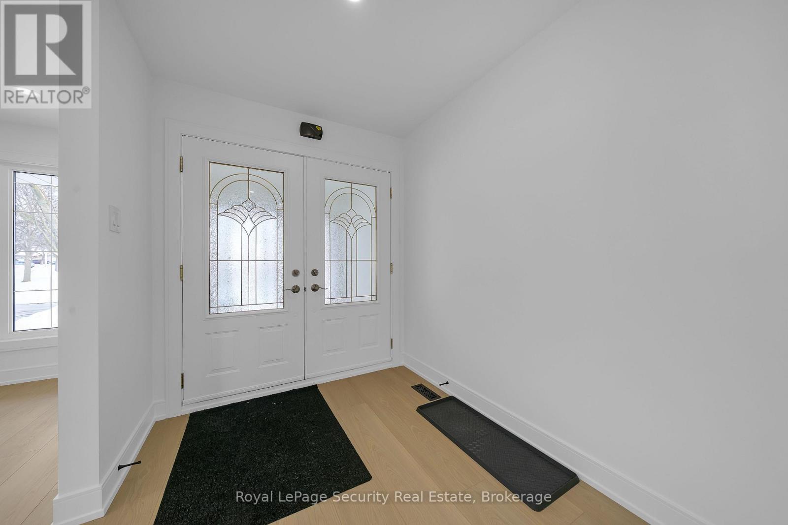 3370 Rhonda Valley, Mississauga, Ontario  L5A 3E9 - Photo 3 - W12768576