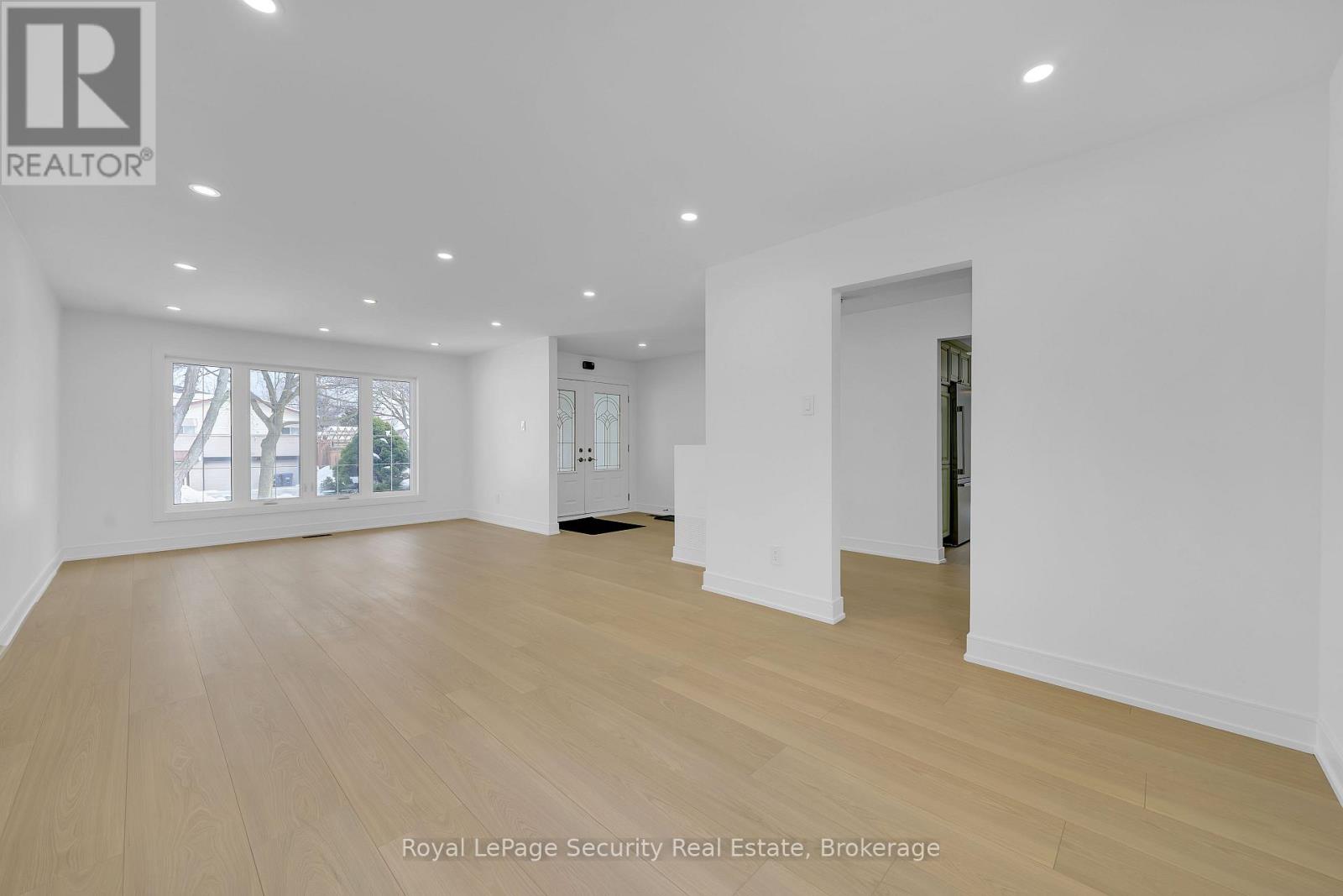 3370 Rhonda Valley, Mississauga, Ontario  L5A 3E9 - Photo 6 - W12768576