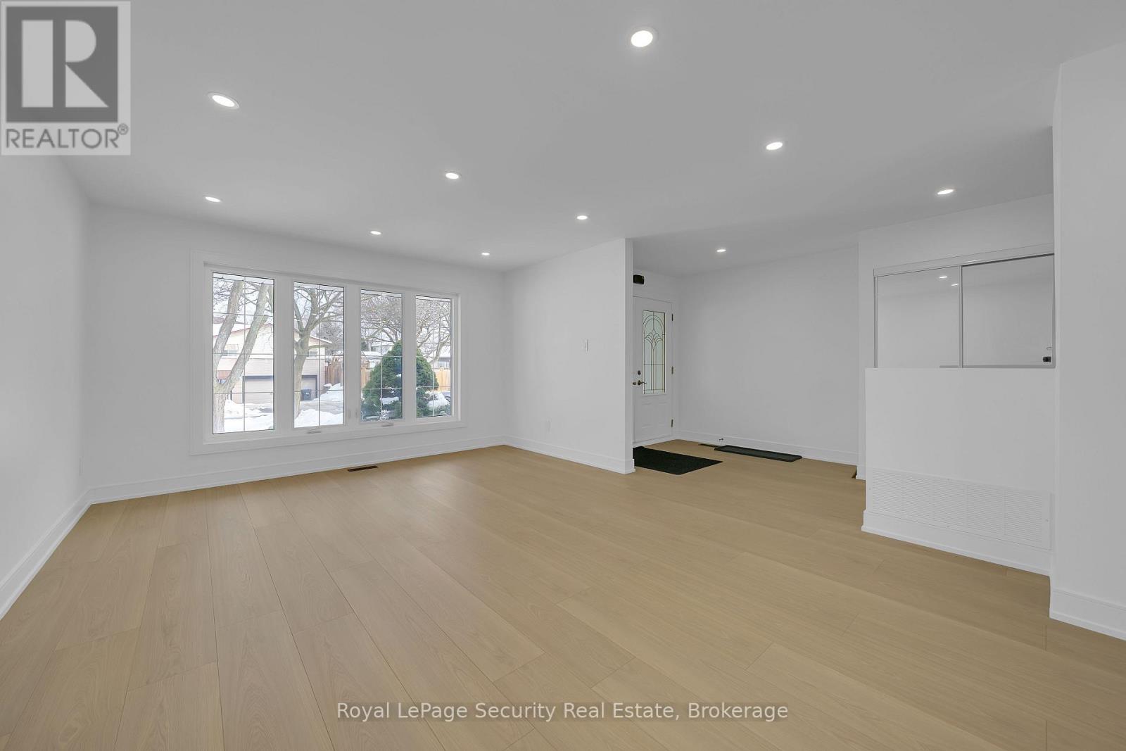 3370 Rhonda Valley, Mississauga, Ontario  L5A 3E9 - Photo 8 - W12768576