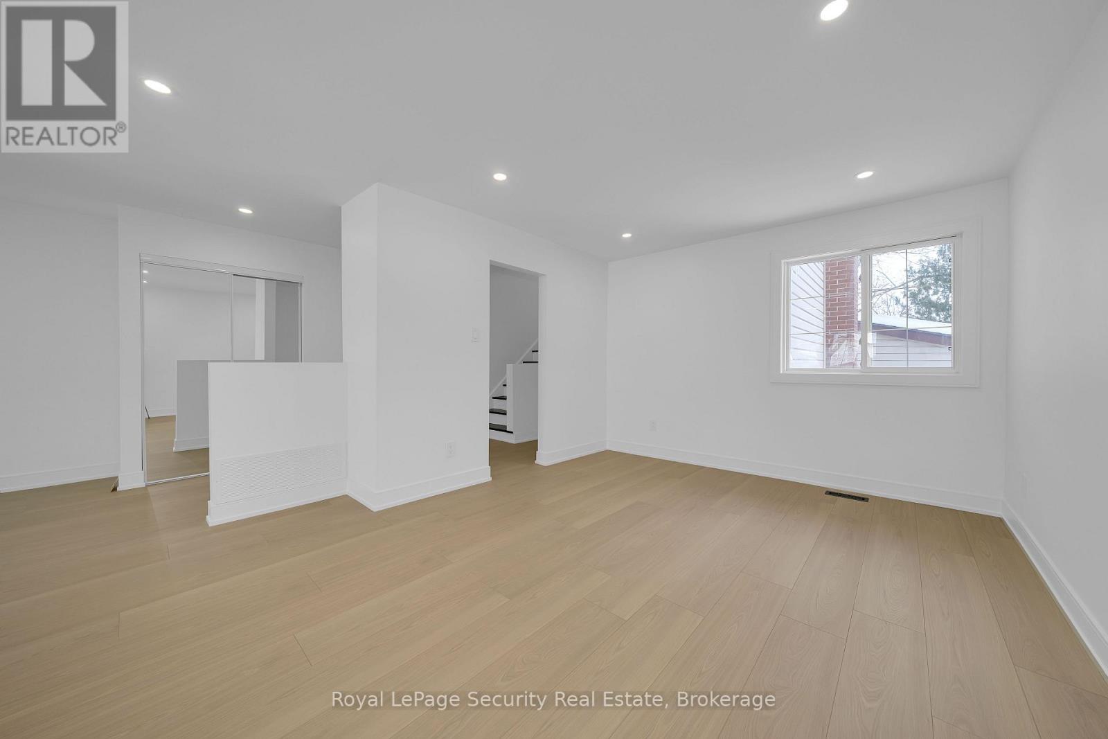 3370 Rhonda Valley, Mississauga, Ontario  L5A 3E9 - Photo 9 - W12768576