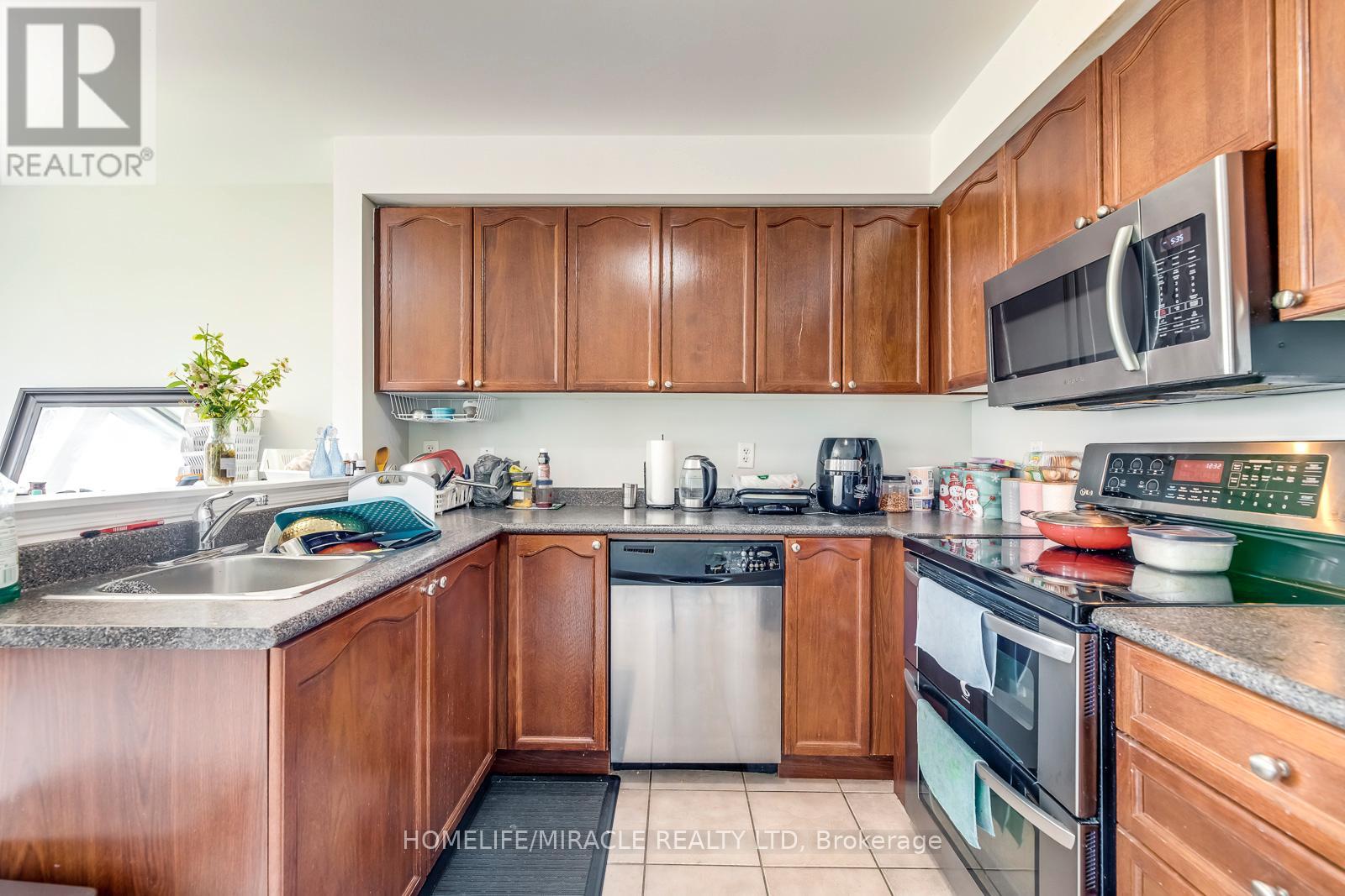 63 Axelrod Avenue, Brampton, Ontario  L6Y 5S9 - Photo 2 - W12768578