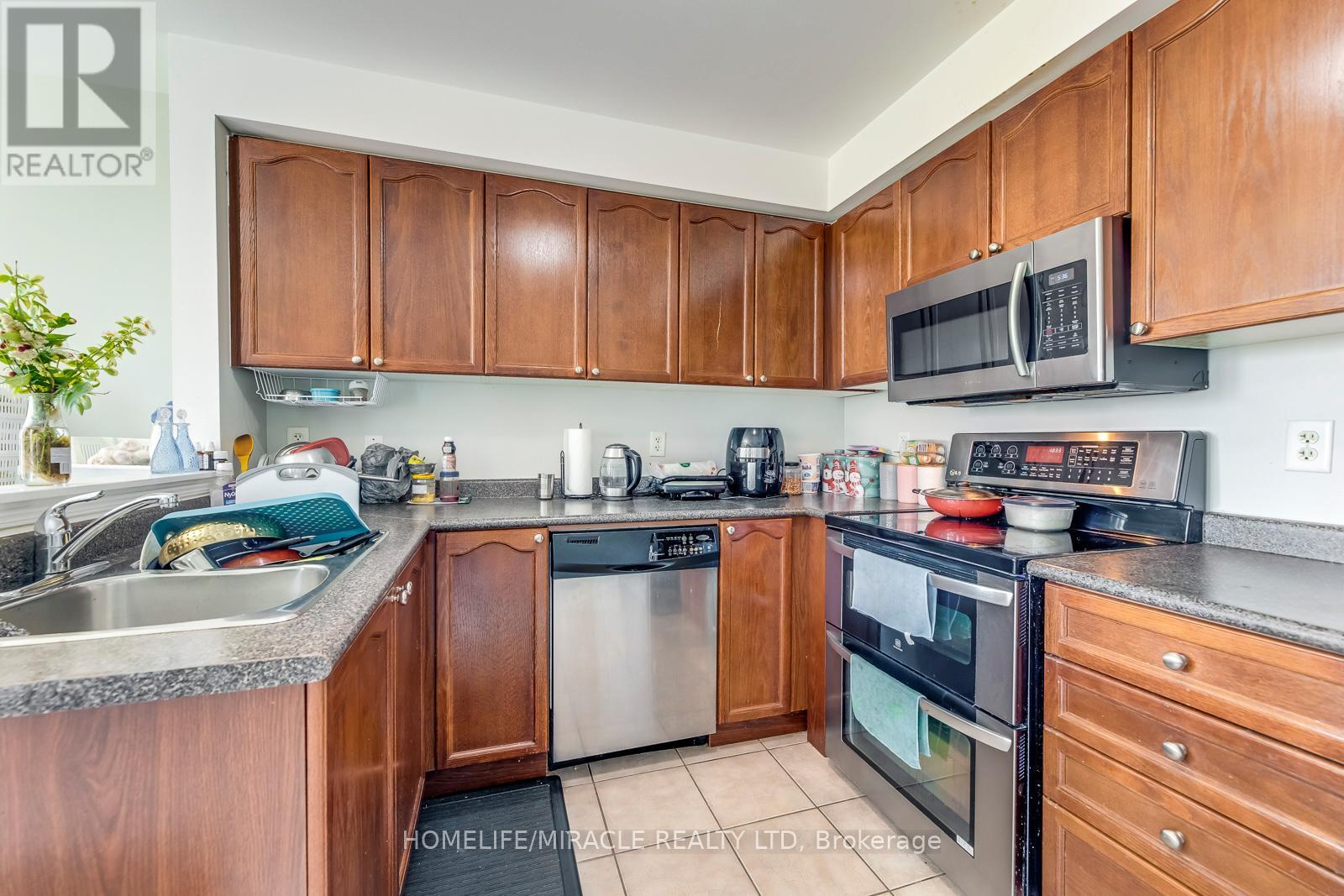 63 Axelrod Avenue, Brampton, Ontario  L6Y 5S9 - Photo 3 - W12768578