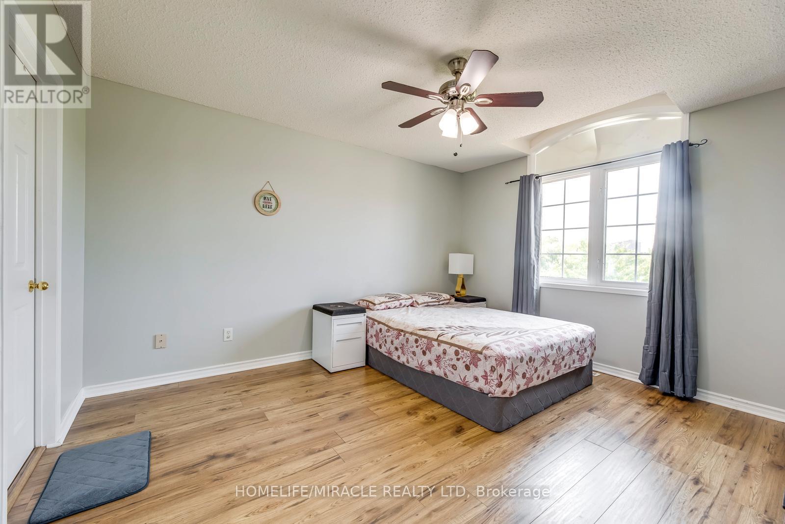 63 Axelrod Avenue, Brampton, Ontario  L6Y 5S9 - Photo 4 - W12768578