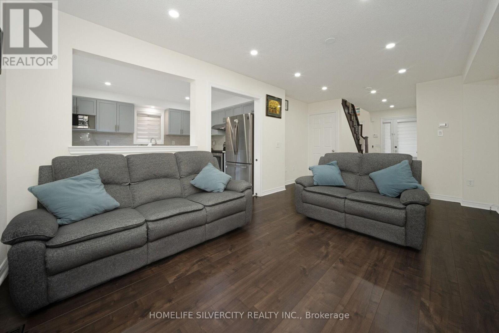 15 Diploma Drive, Brampton, Ontario  L6P 1M3 - Photo 7 - W12768600