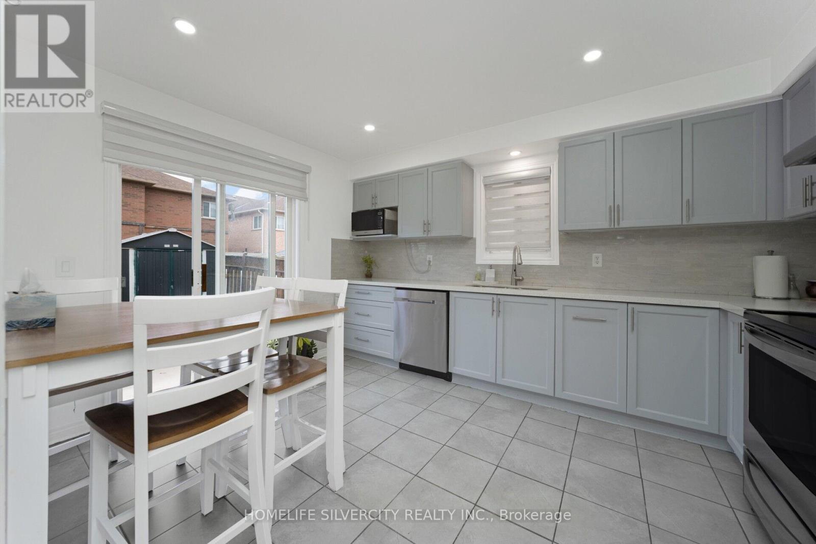 15 Diploma Drive, Brampton, Ontario  L6P 1M3 - Photo 8 - W12768600