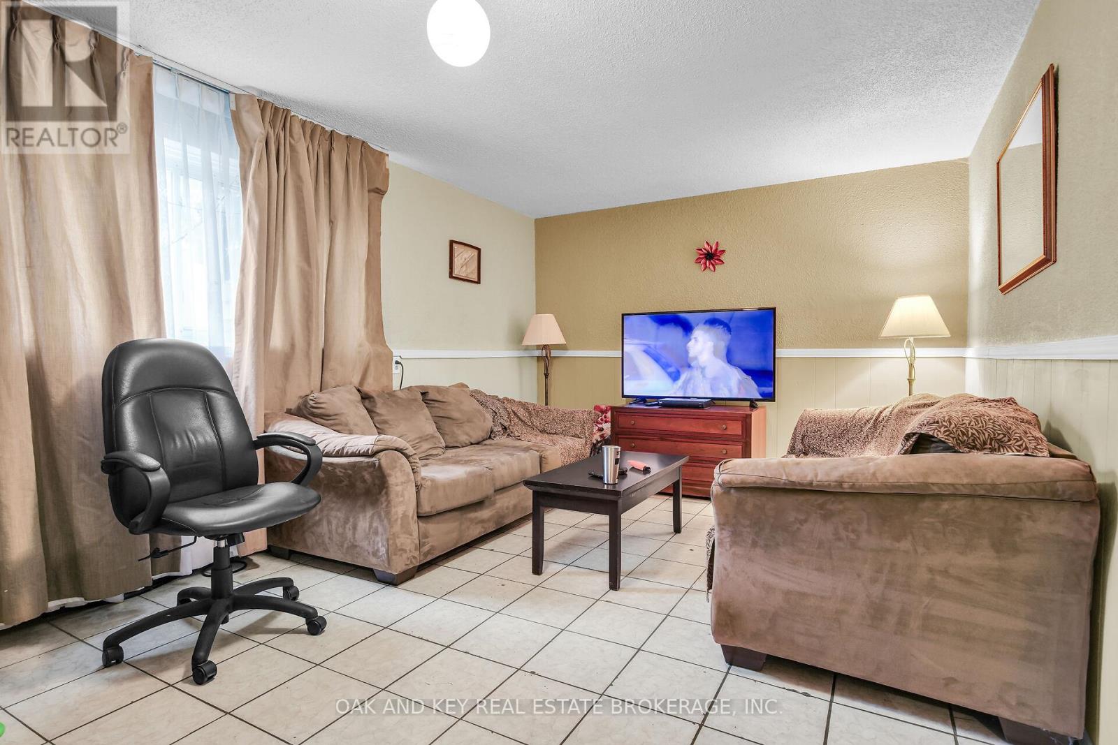 1563 Allen Place, London East, Ontario  N5W 2V9 - Photo 4 - X12768656