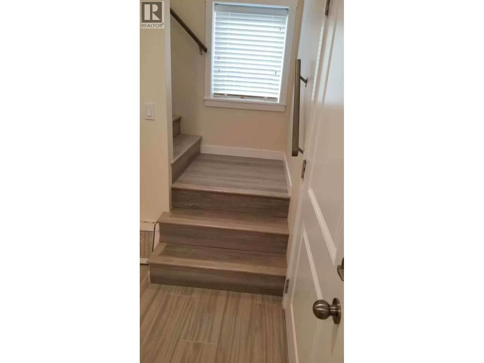 53xx Gladstone St Vancouver, Vancouver, British Columbia  V5P 4C5 - Photo 2 - R3087676