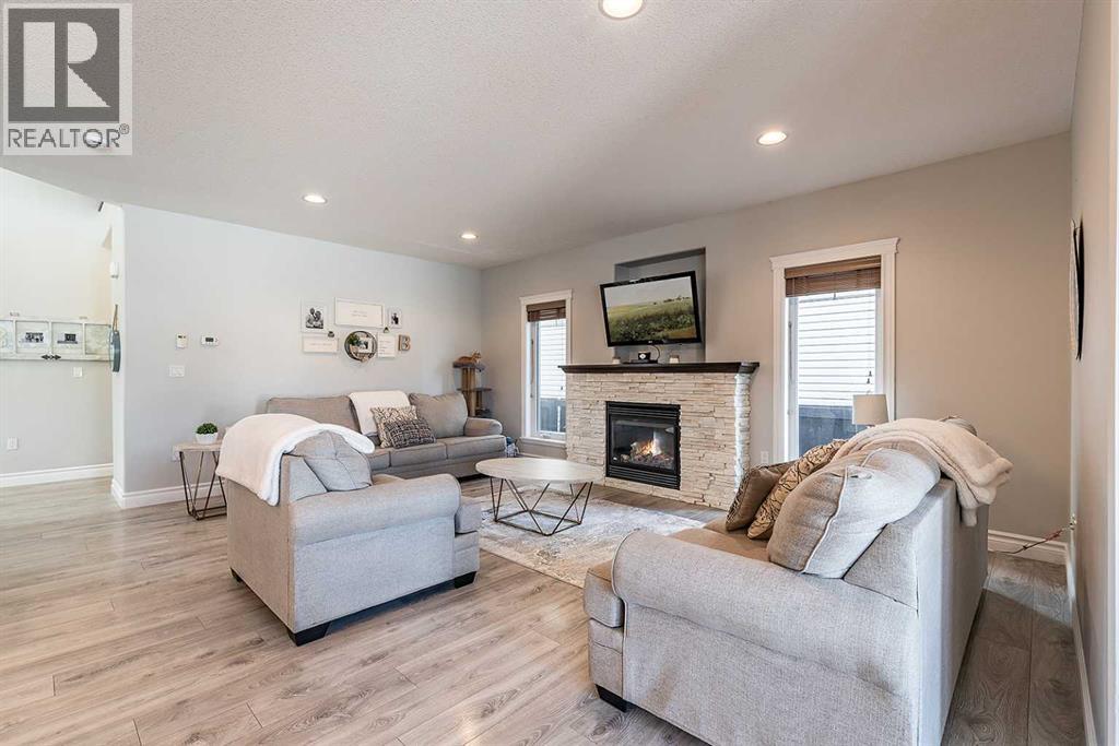 203 Sterling Crescent Se, Medicine Hat, Alberta  T1B 4N2 - Photo 7 - A2270455