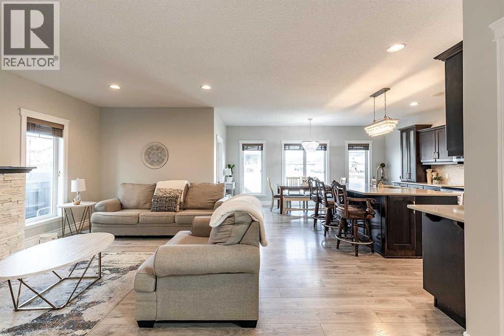 203 Sterling Crescent Se, Medicine Hat, Alberta  T1B 4N2 - Photo 5 - A2270455