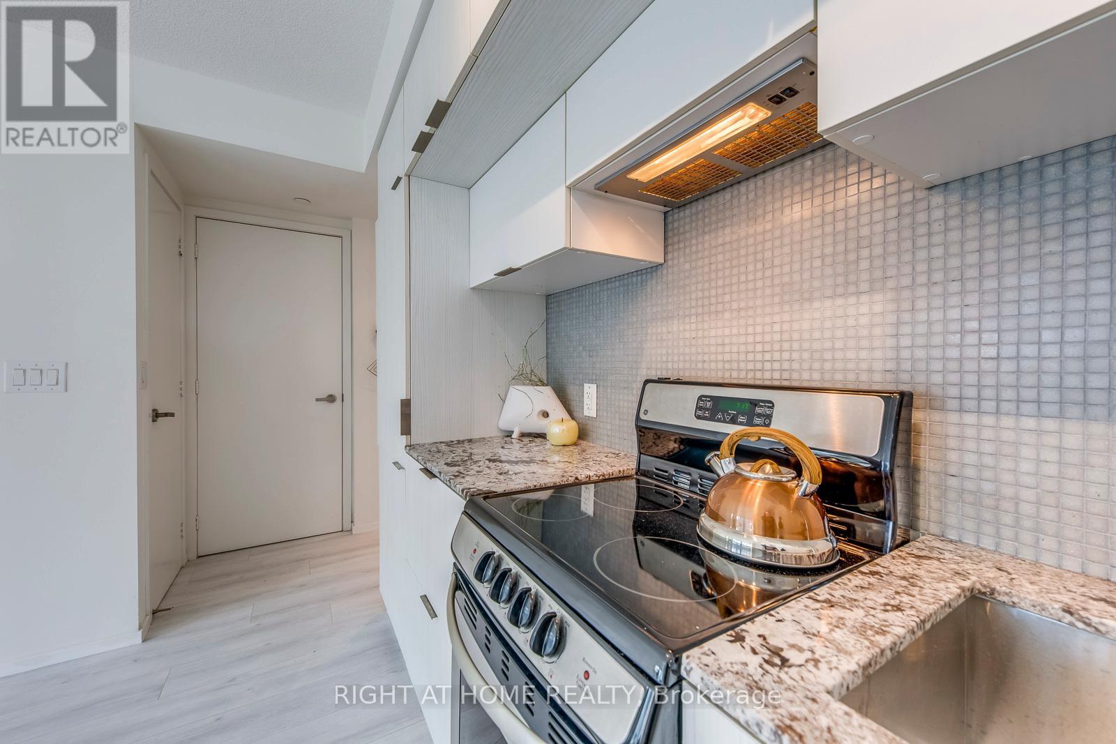 611 - 159 Dundas Street E, Toronto, Ontario  M5B 0A9 - Photo 11 - C12768636