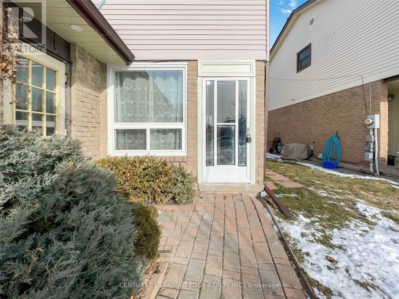 1334 Pinehurst Avenue, Oshawa, Ontario  L1H 8G5 - Photo 2 - E12768646