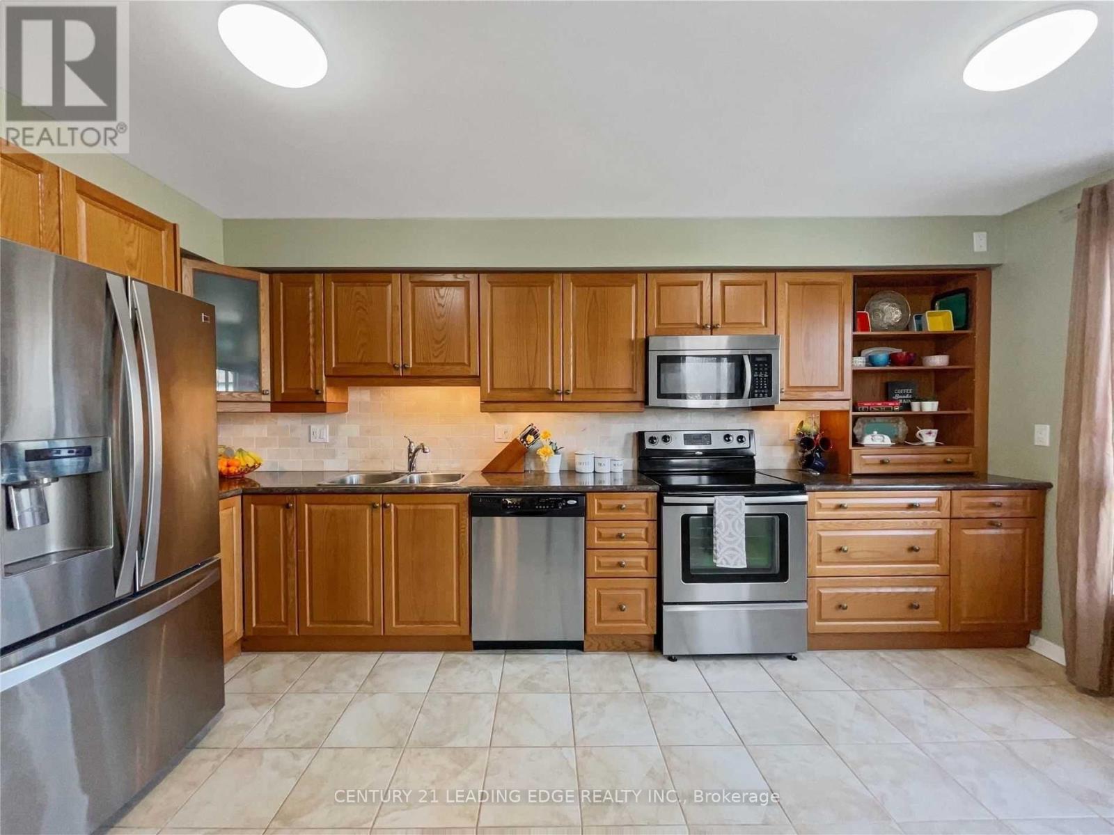 1334 Pinehurst Avenue, Oshawa, Ontario  L1H 8G5 - Photo 4 - E12768646