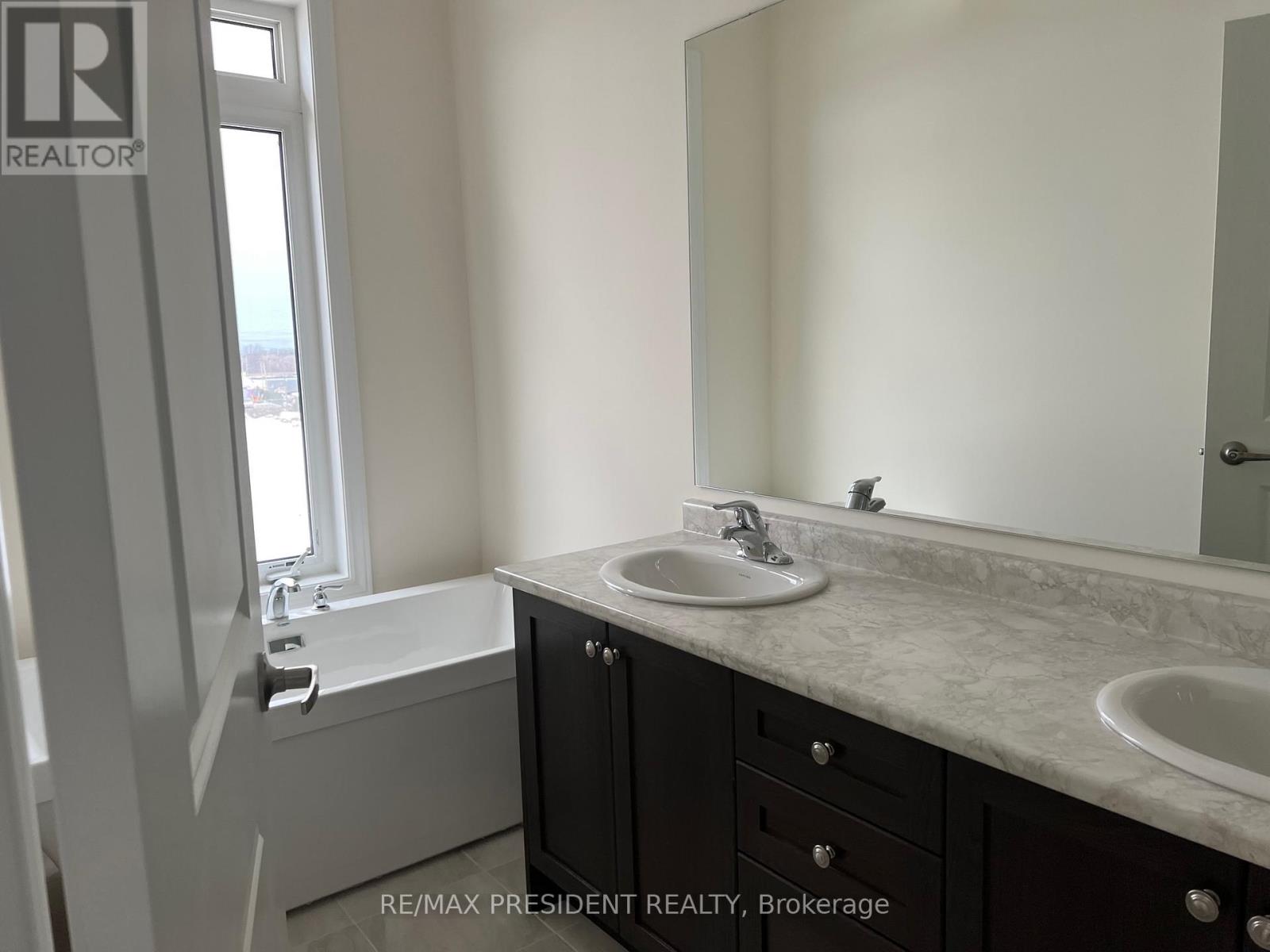 24 Skyridge Drive, Brampton, Ontario  L6P 4P5 - Photo 18 - W12768398