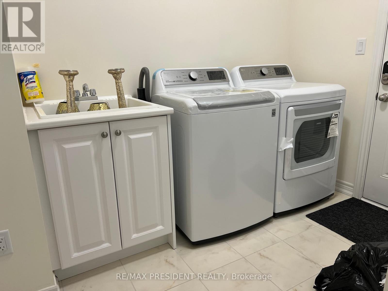 24 Skyridge Drive, Brampton, Ontario  L6P 4P5 - Photo 7 - W12768398