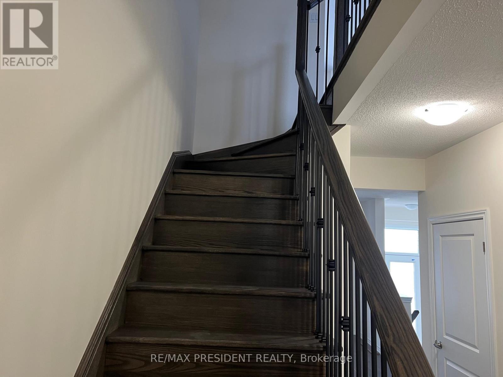 24 Skyridge Drive, Brampton, Ontario  L6P 4P5 - Photo 9 - W12768398