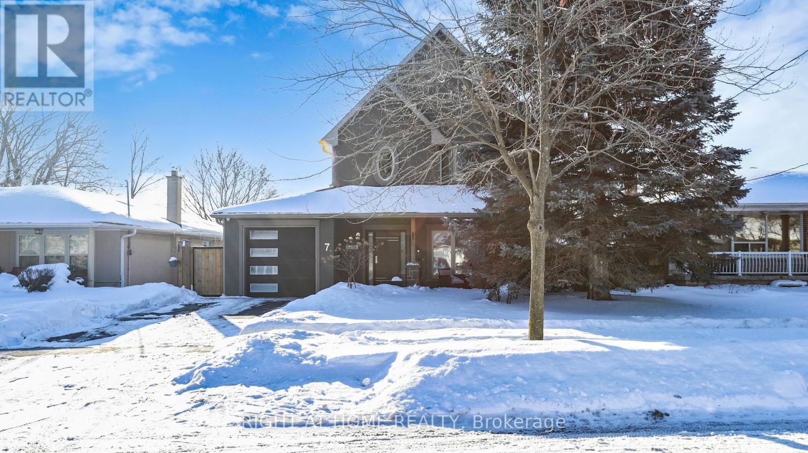 7 Forest Path Court N, Toronto, Ontario  M9V 1L4 - Photo 2 - W12768626