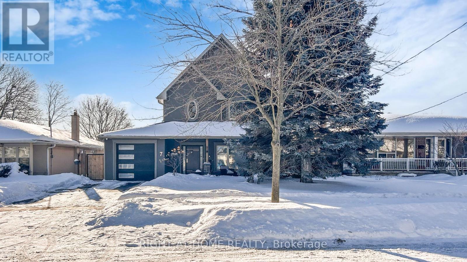 7 Forest Path Court N, Toronto, Ontario  M9V 1L4 - Photo 3 - W12768626