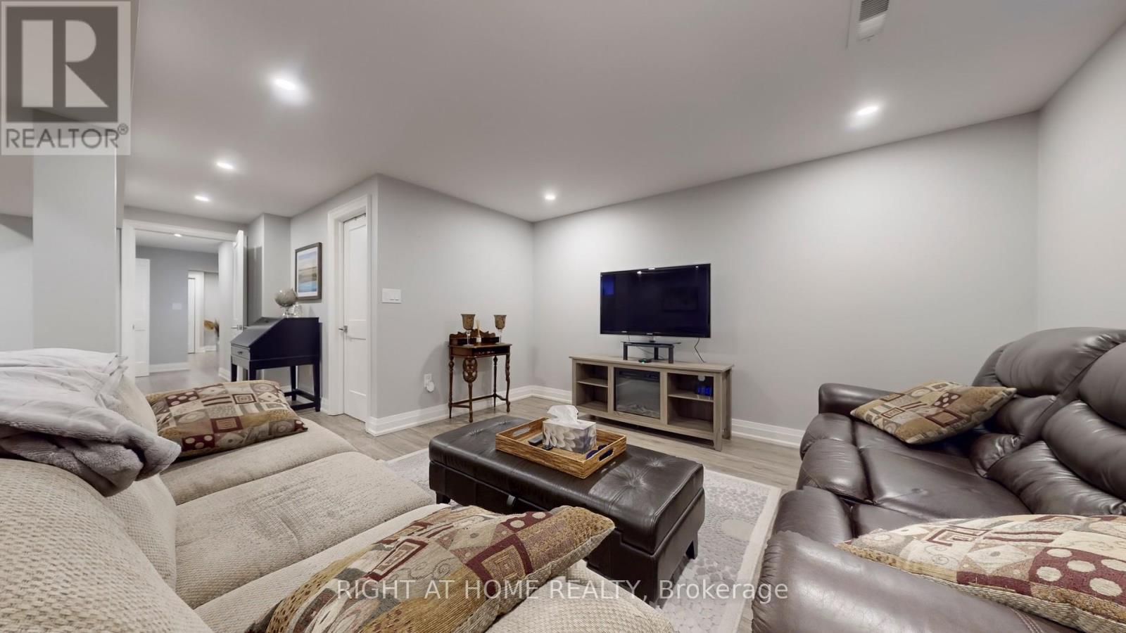 7 Forest Path Court N, Toronto, Ontario  M9V 1L4 - Photo 38 - W12768626