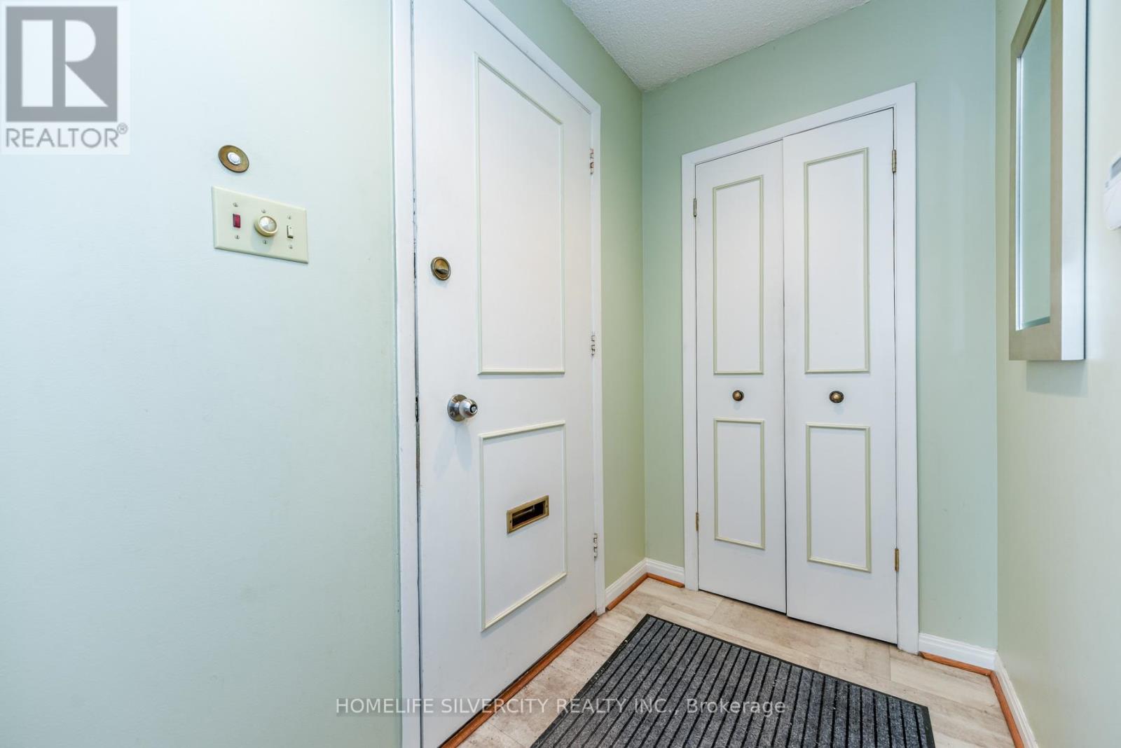 7424 Netherwood Road, Mississauga, Ontario  L4T 2N6 - Photo 10 - W12768654