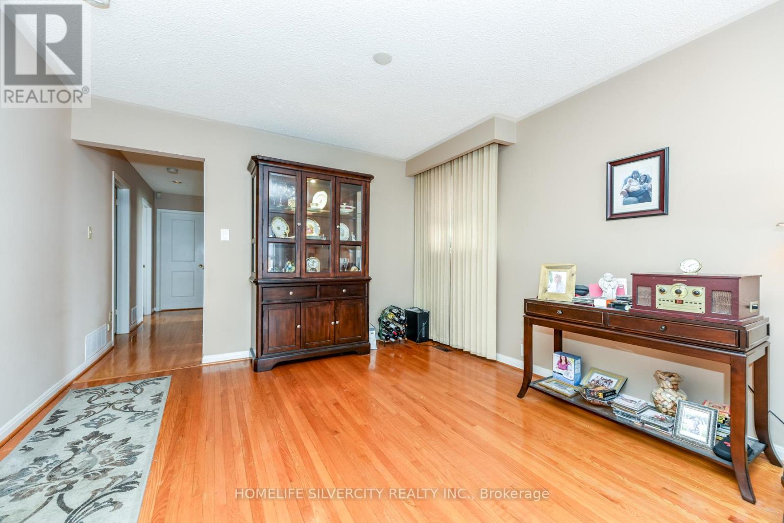 7424 Netherwood Road, Mississauga, Ontario  L4T 2N6 - Photo 11 - W12768654