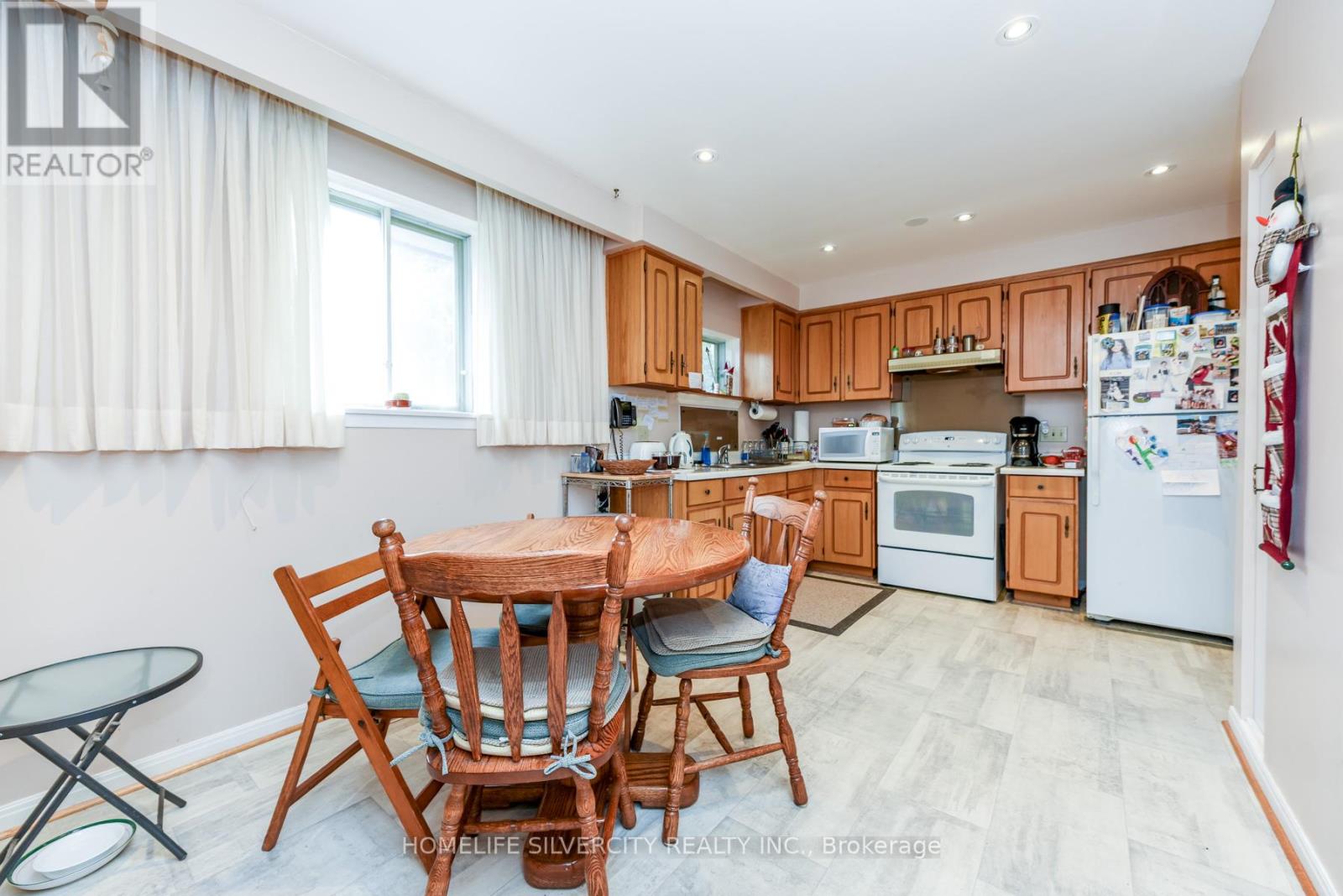 7424 Netherwood Road, Mississauga, Ontario  L4T 2N6 - Photo 19 - W12768654