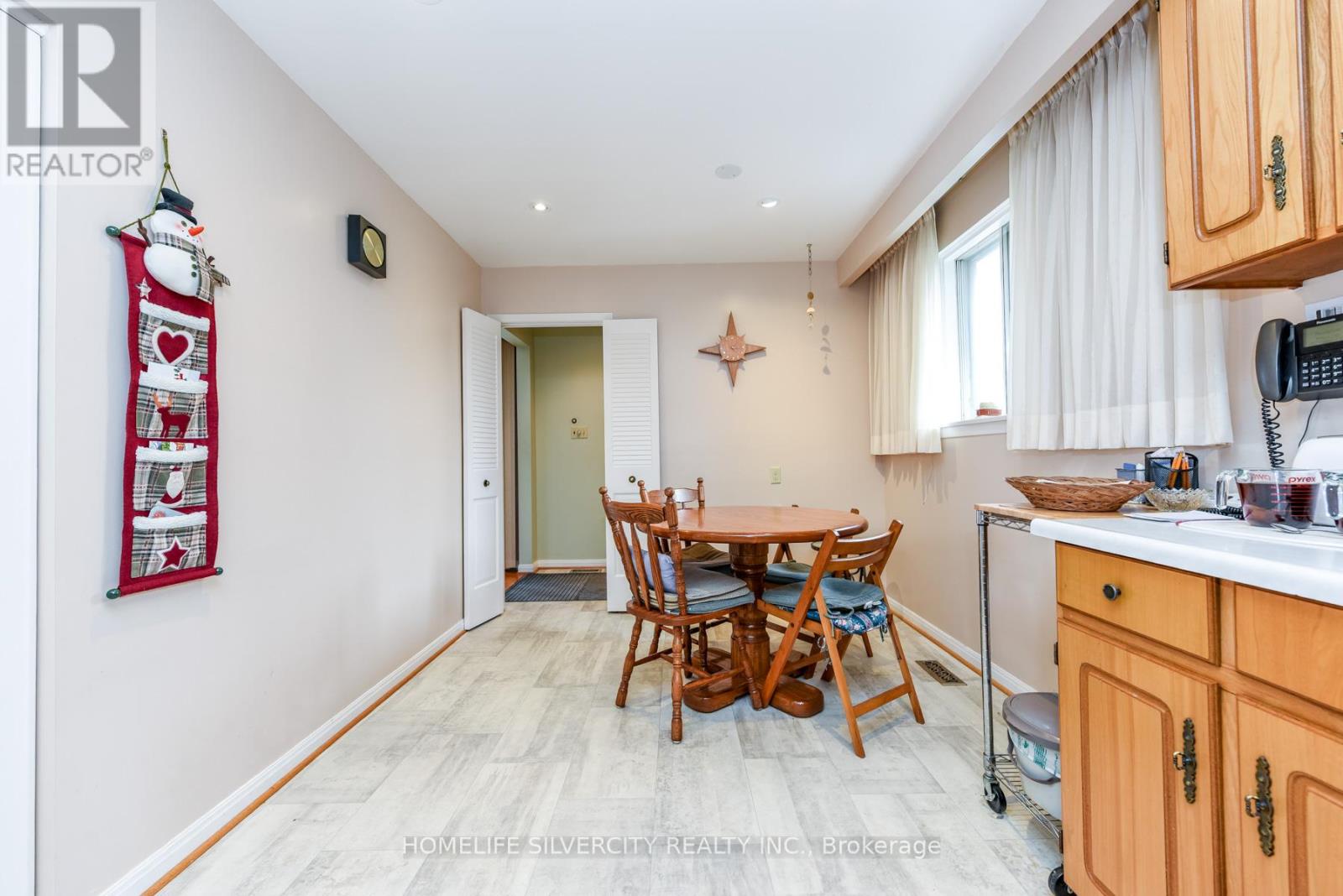 7424 Netherwood Road, Mississauga, Ontario  L4T 2N6 - Photo 21 - W12768654