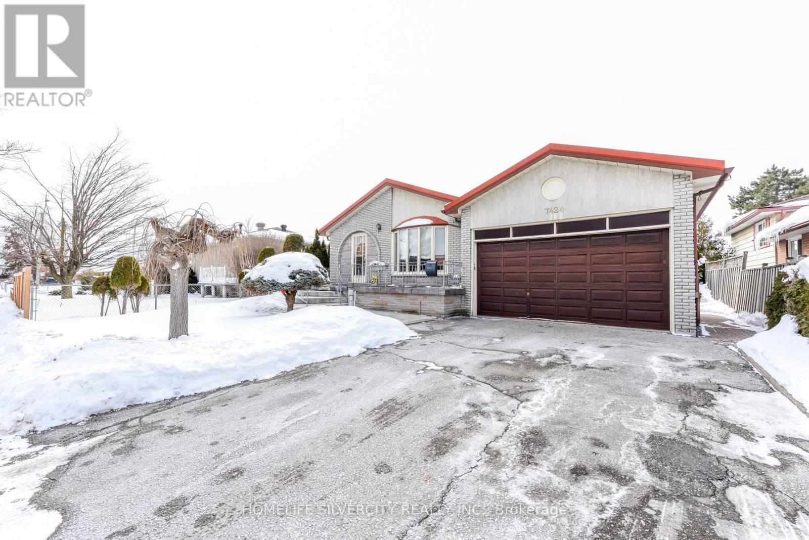 7424 Netherwood Road, Mississauga, Ontario  L4T 2N6 - Photo 3 - W12768654