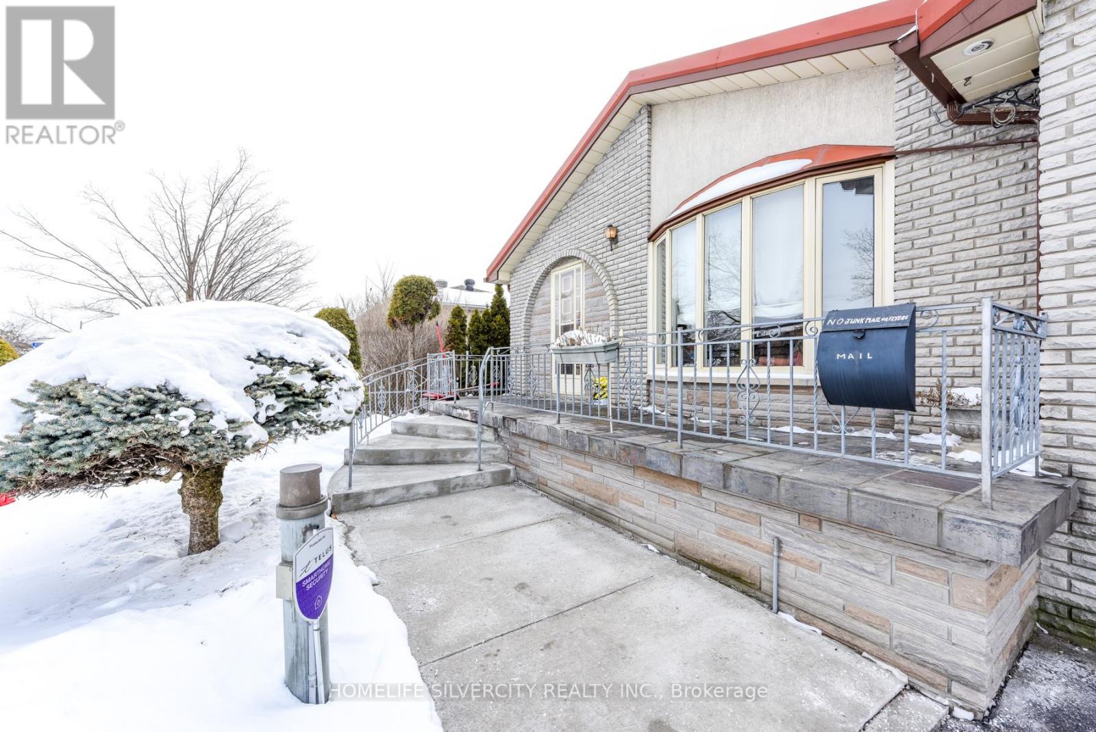 7424 Netherwood Road, Mississauga, Ontario  L4T 2N6 - Photo 6 - W12768654