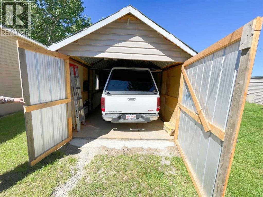 331 Armstrong Street, Carmangay, Alberta  T0L 0N0 - Photo 14 - A2268129