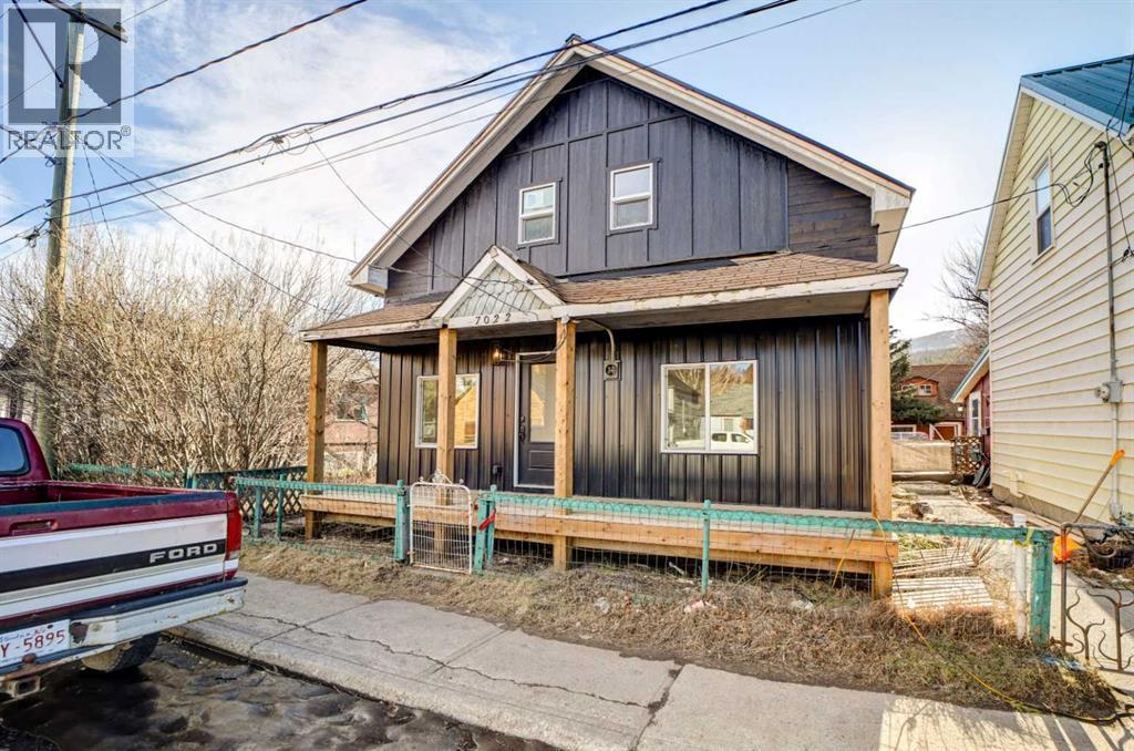 7022 17 Avenue N, Coleman, Alberta  T0K 0M0 - Photo 2 - A2283583