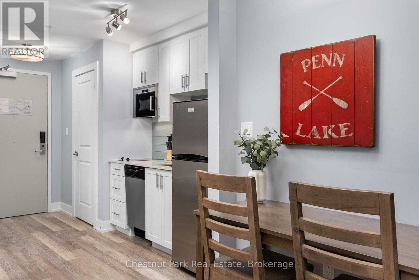 206 - 25 Pen Lake Point Road, Huntsville, Ontario  P1H 1A9 - Photo 2 - X12768696