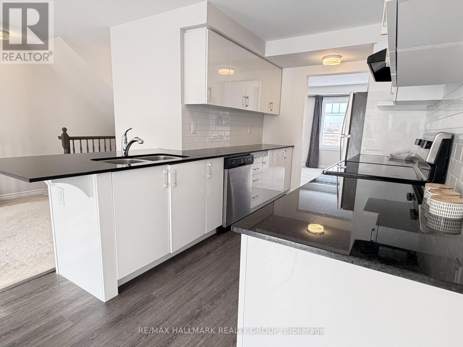 1686 Maple Grove Street, Ottawa, Ontario  K2S 2R3 - Photo 12 - X12768710