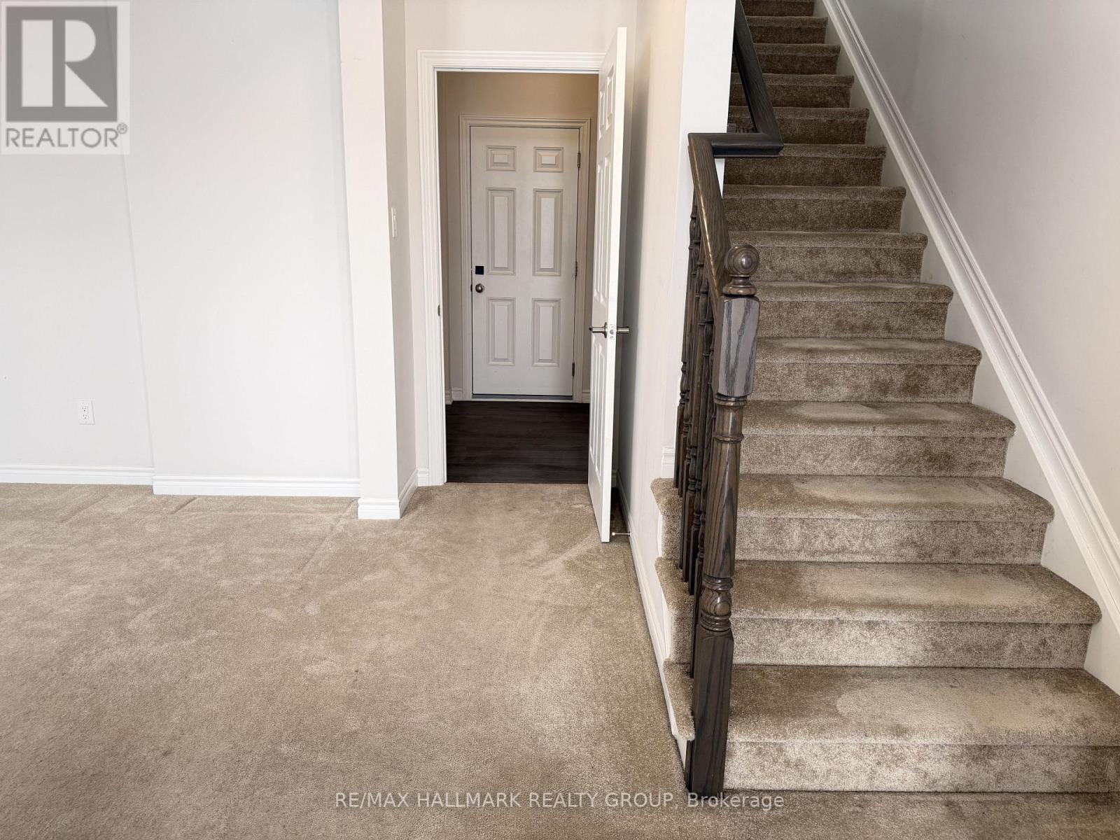 1686 Maple Grove Street, Ottawa, Ontario  K2S 2R3 - Photo 4 - X12768710