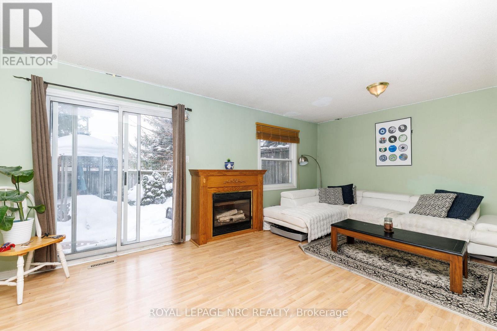 79 Summers Drive, Thorold (Confederation Heights), Ontario  L2V 5B1 - Photo 4 - X12768672