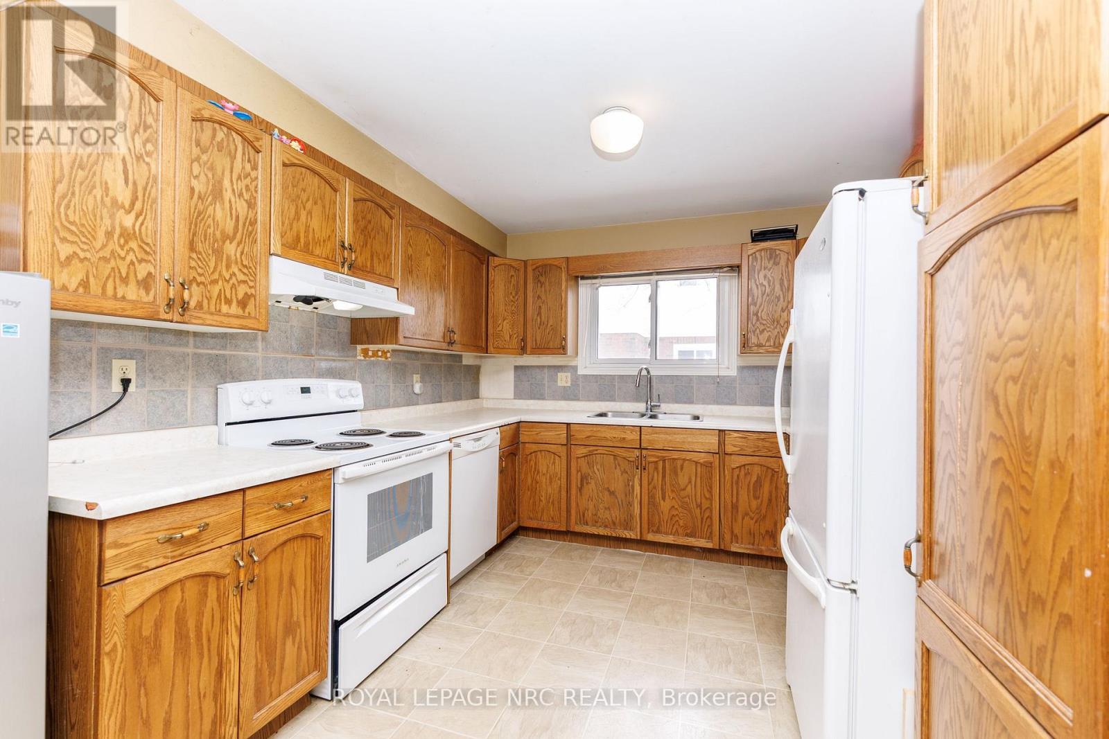 79 Summers Drive, Thorold (Confederation Heights), Ontario  L2V 5B1 - Photo 7 - X12768672