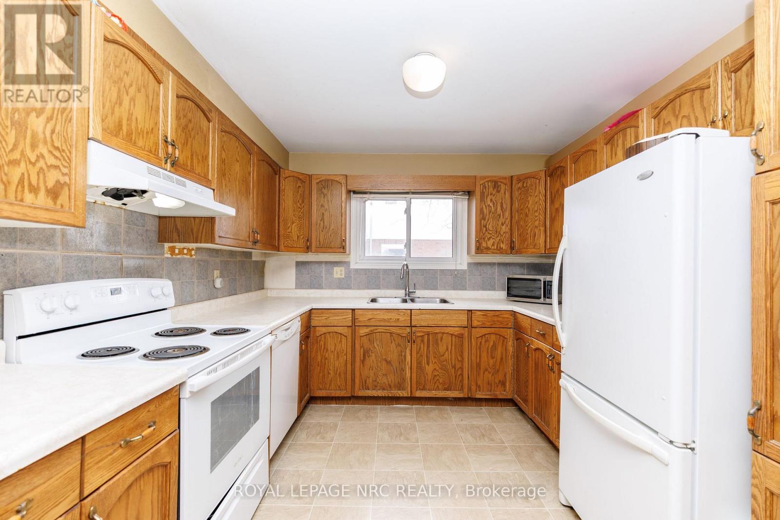 79 Summers Drive, Thorold (Confederation Heights), Ontario  L2V 5B1 - Photo 8 - X12768672