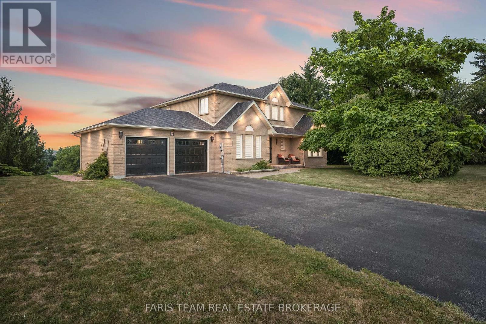 7 Golfview Boulevard, Bradford West Gwillimbury (Bradford), Ontario  L3Z 2A6 - Photo 2 - N12768692