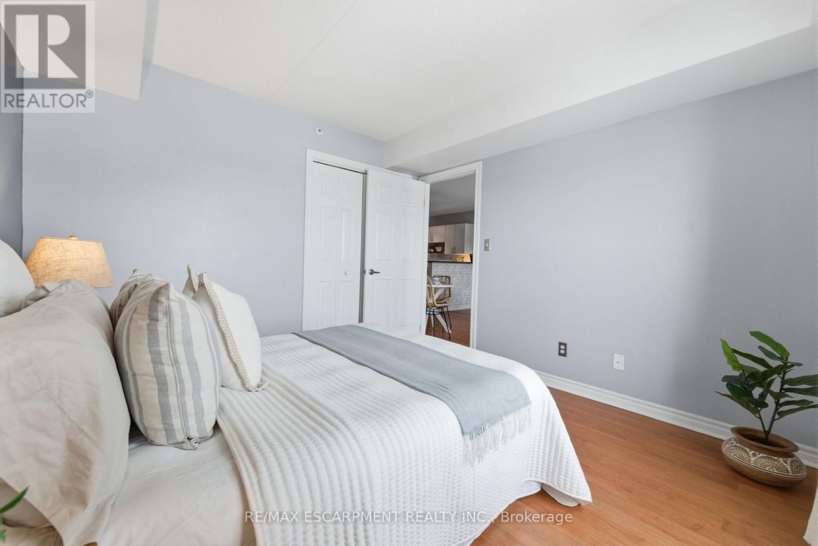 304 - 1421 Walker's Line, Burlington, Ontario  L7M 4P4 - Photo 11 - W12441345