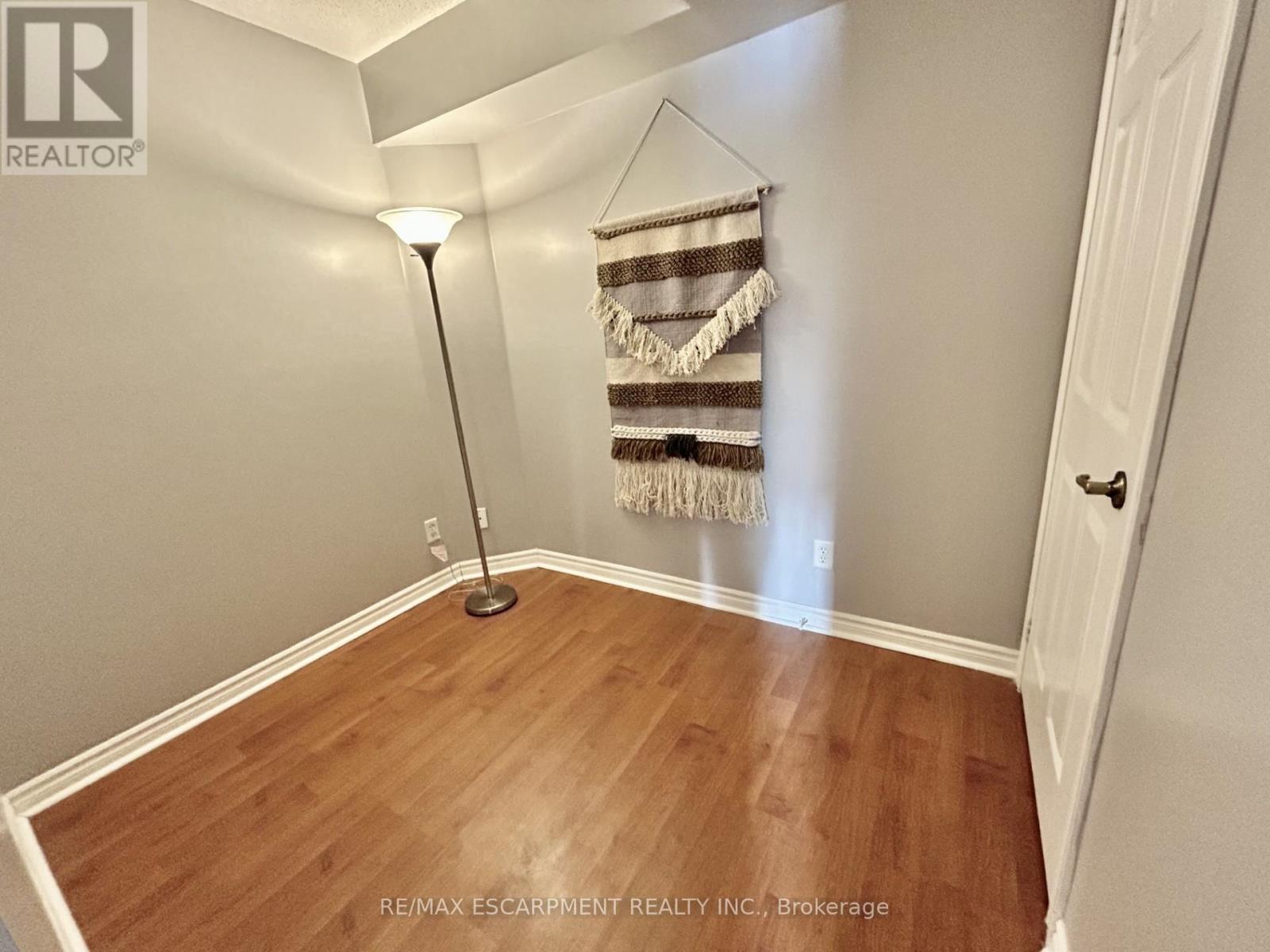 304 - 1421 Walker's Line, Burlington, Ontario  L7M 4P4 - Photo 13 - W12441345