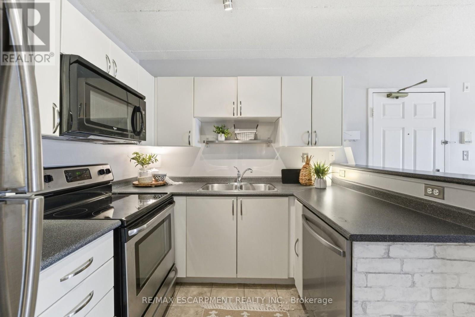 304 - 1421 Walker's Line, Burlington, Ontario  L7M 4P4 - Photo 9 - W12441345