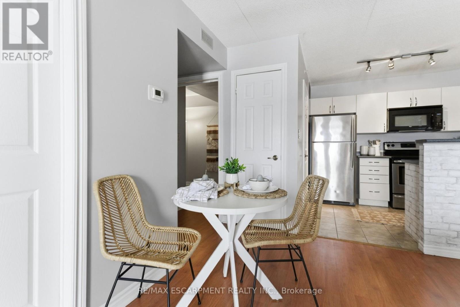 304 - 1421 Walker's Line, Burlington, Ontario  L7M 4P4 - Photo 7 - W12441345