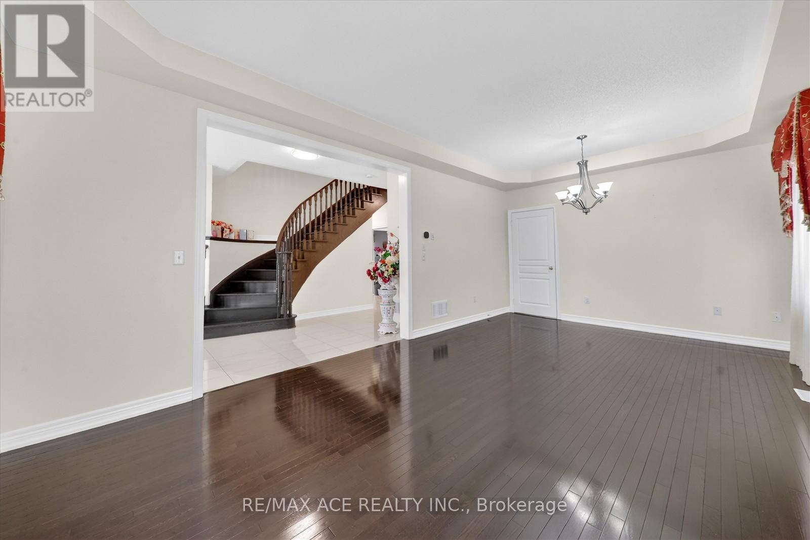 13 Gentry Way, Brampton (Bram East), Ontario  L6P 3N6 - Photo 12 - W12768706