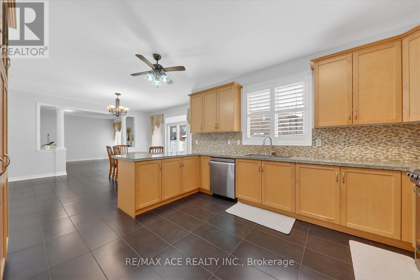 13 Gentry Way, Brampton (Bram East), Ontario  L6P 3N6 - Photo 17 - W12768706